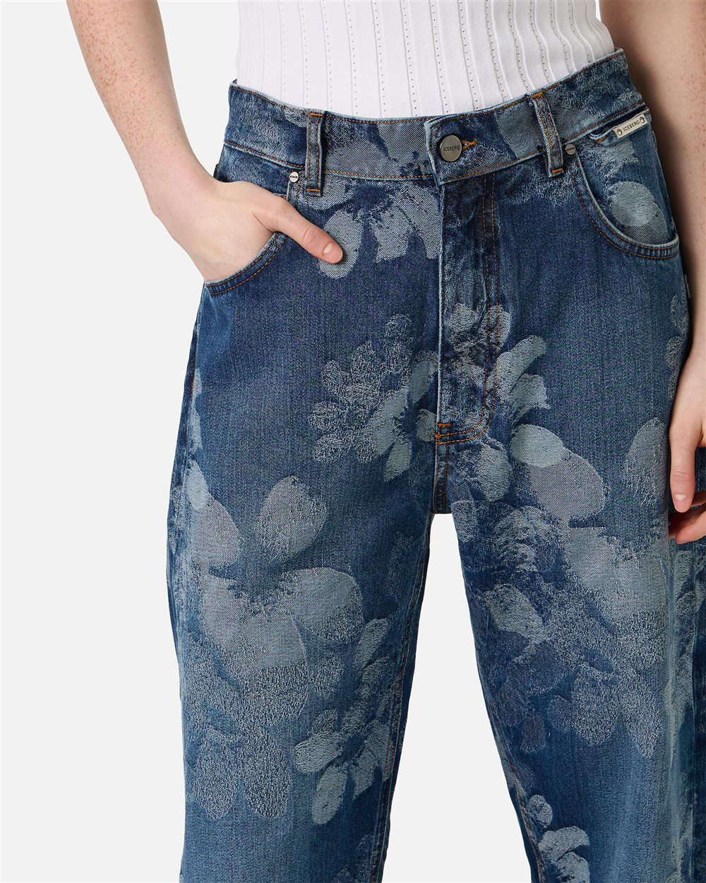 Indigo 5-pocket denim pants in floral jacquard with a straight-leg