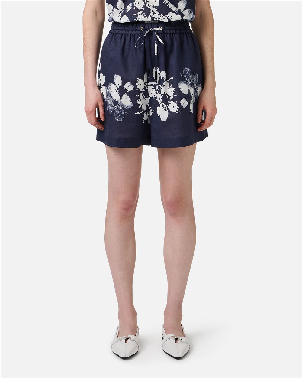 Comfort fit blue linen and cotton Bermuda shorts with Hawaiian