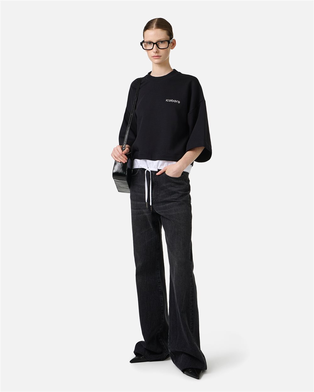 Black cropped fit short-sleeved sweatshirt in sustainable cotton