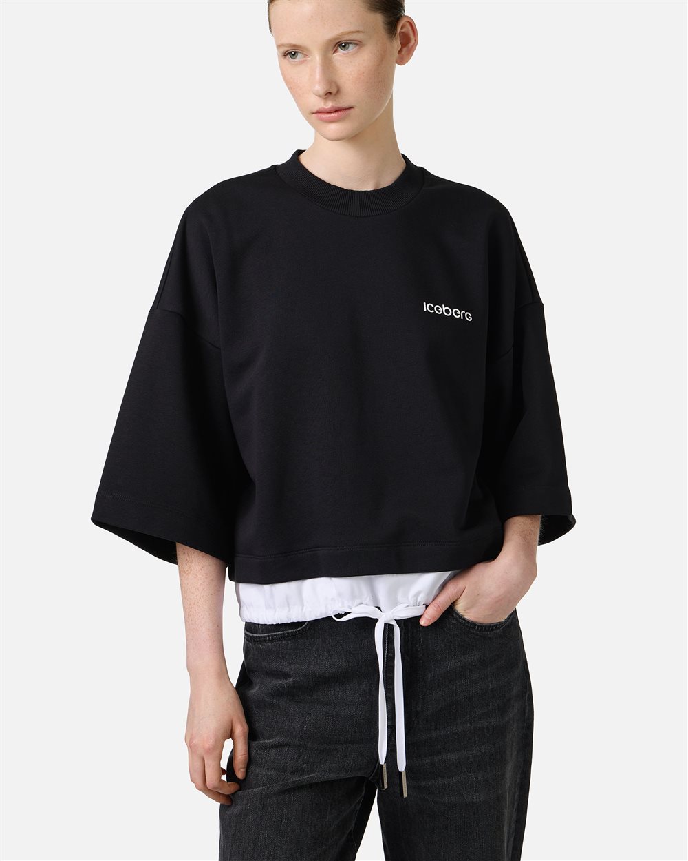 Black cropped fit short-sleeved sweatshirt in sustainable cotton