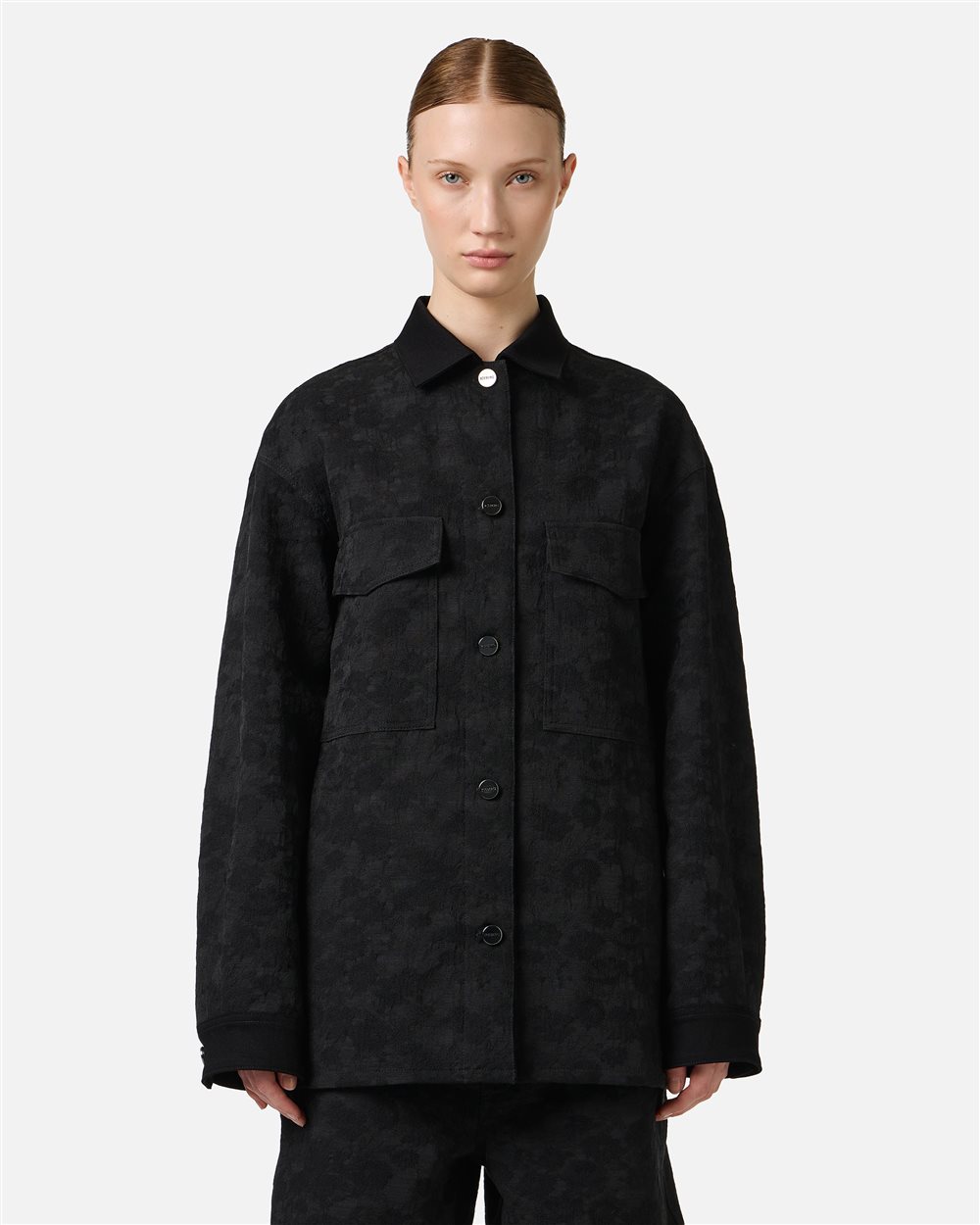 美品　OHUGA 黒ジャケットJACQUARD JACKET Black, comfort fit jacket in jacquard fabric with a floral motif