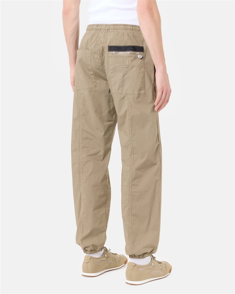 Loose fit sage green cargo pants in cotton parachute fabric | ICEBERG