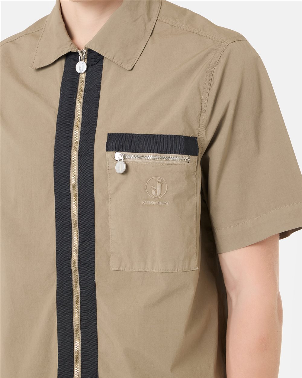 Sage green short-sleeved shirt in cotton parachute fabric | ICEBERG
